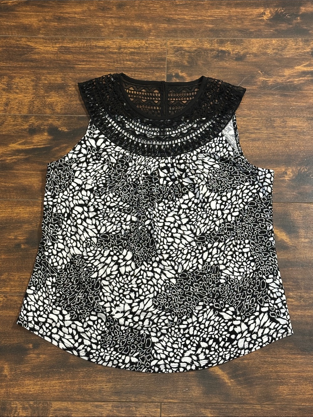🖤 White House Black Market Beaded Tank ✨ Size M